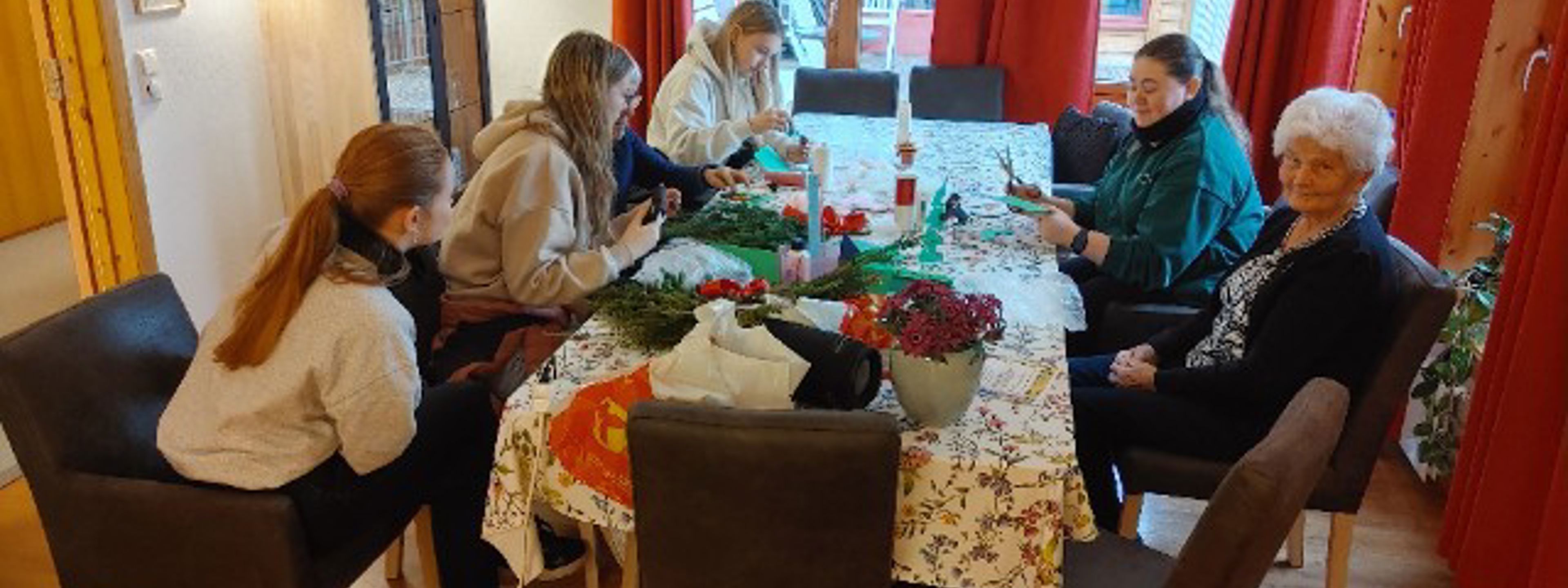 Den 29.11.2022 hadde ein juleverkstad og julekakebaking på dei to nemnte stadane