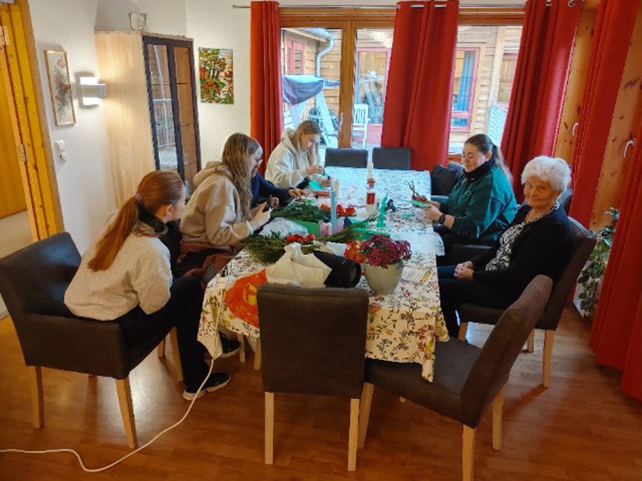 Den 29.11.2022 hadde ein juleverkstad og julekakebaking på dei to nemnte stadane