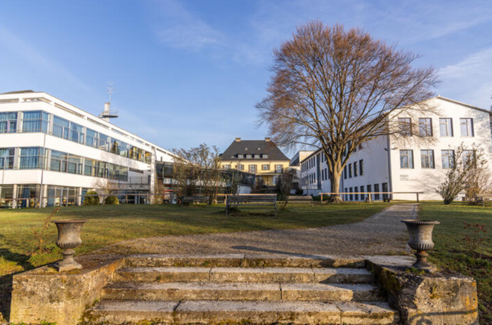 Bilde av skulen