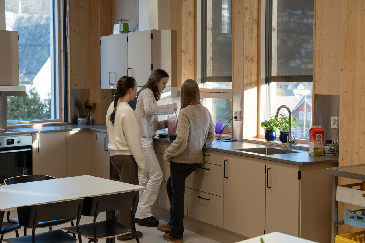 Elevar på kjøkkenet