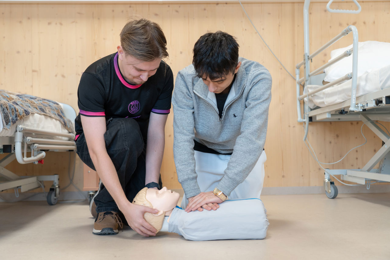 Elevar sjekker temperaturen